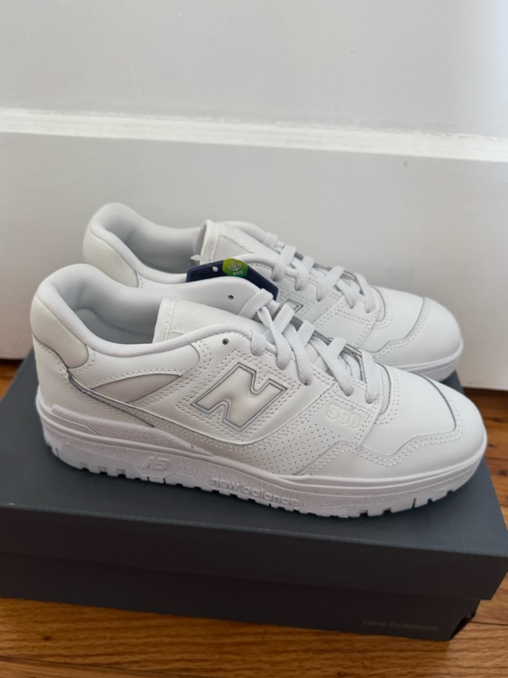 New Balance 550 triple white. Brand new w box.